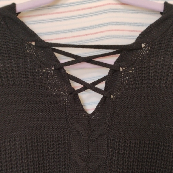 Classic Black V-Neck Sweater With Back V Lace-Up Detail - Picture 5 of 8
